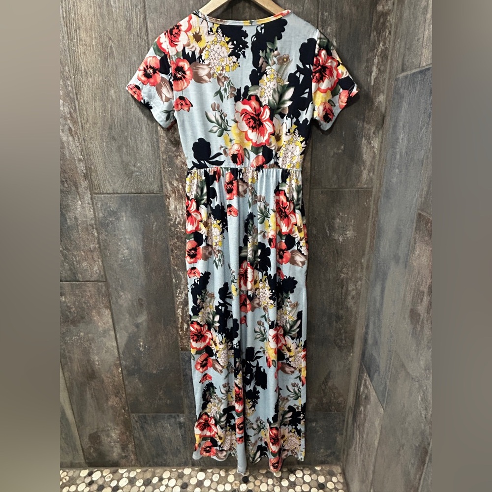 Light Blue Floral Short-Sleeve Maxi Dress - Picture 9 of 9